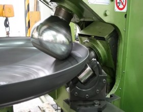 Tìm Hiểu Về Gia Công Chỏm Cầu Inox: Quy Trình, Cấu Tạo và Ứng Dụng