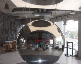 Quả cầu inox đặt quảng trường – Giải pháp trang trí hiện đại, bền đẹp theo thời gian